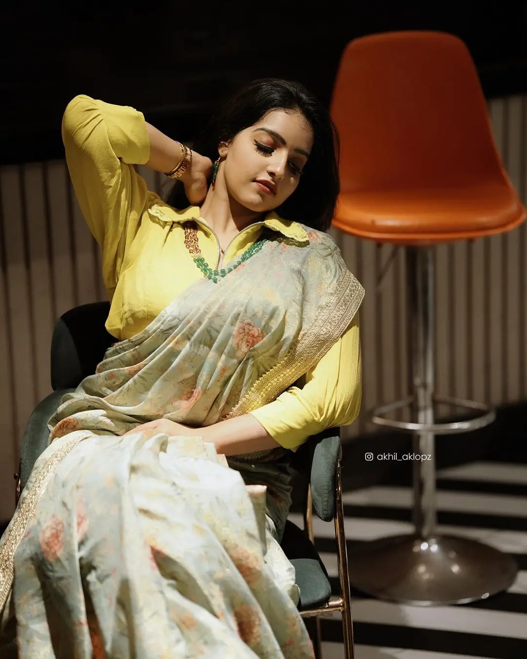 MALAVIKA MENON IN SOUTH INDIAN TRADITIONAL GREEN SAREE YELLOW BLOUSE 10